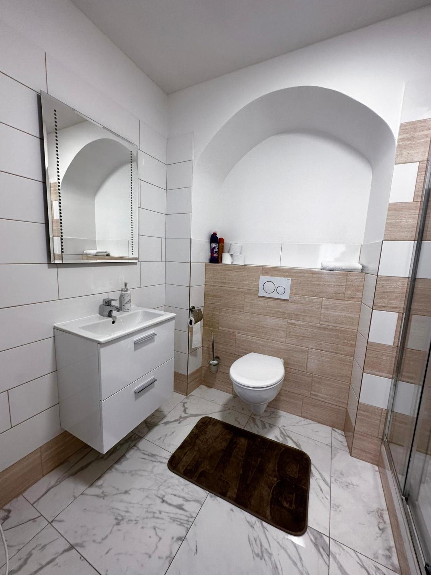 Paderewski Apartment *