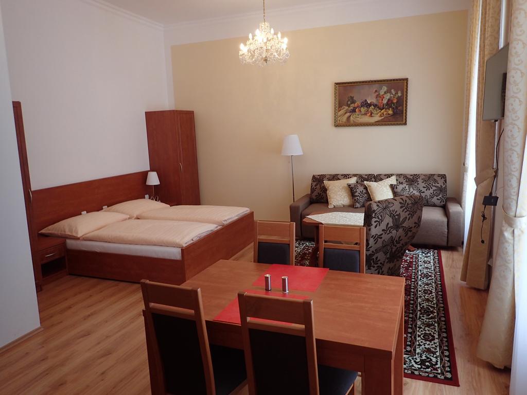 Paderewski Apartment *